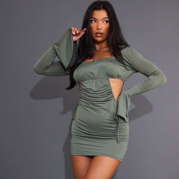 PrettyLittleThing Dresses & Skirts - PRETTY LITYLE THING GREEN SLINKY SIDE CUT OUT FLARED SLEEVE BODYCON DRESS SIZE 8